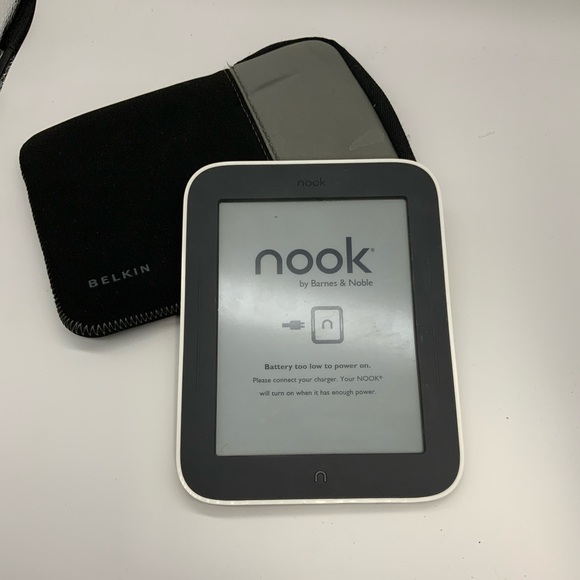 Barnes and Nobles Nook reader in case - Picture 1 of 2